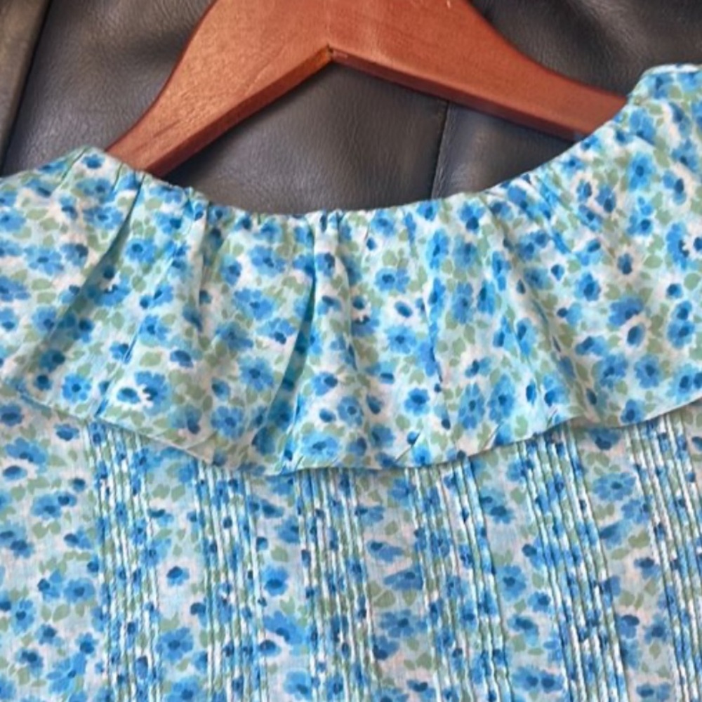 Doen Henri Blue Floral Ruffle V-Neck Blouse - Picture 3 of 5